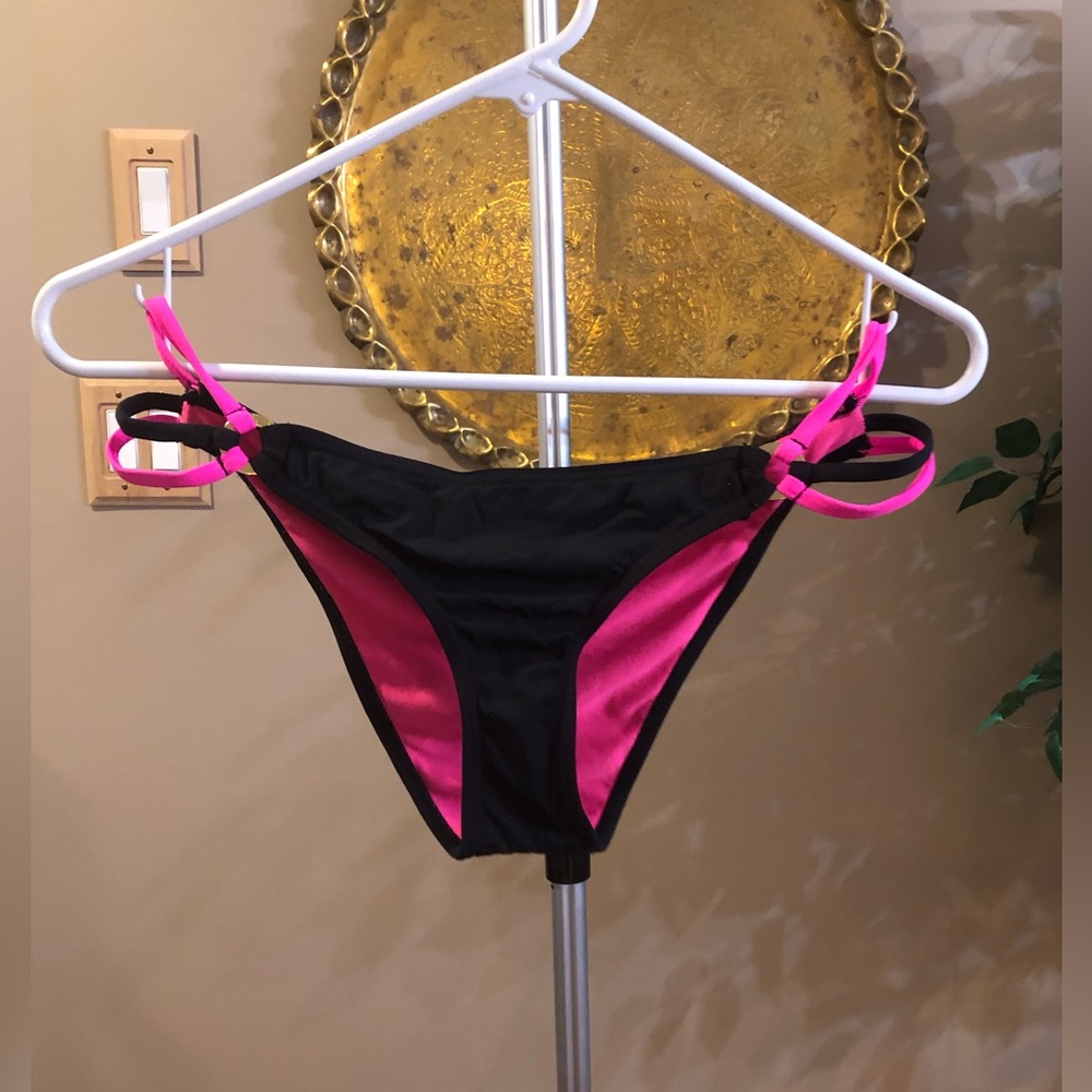 Reversible bikini bottom